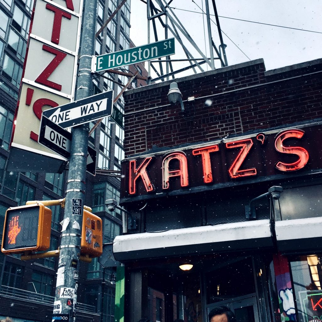 Katz’s Delicatessen | Photo Credits: @SkiesWanderer]
