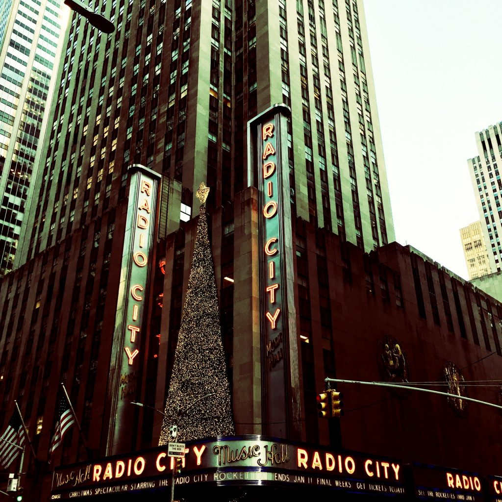 The iconic Radio City building in Manhattan NYC | Photo Credits: @SkiesWanderer